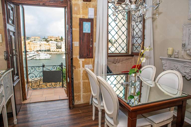 Vacation home with garden | Close to Lower Barrakka Gardens | Suitable for remote work — photo 4