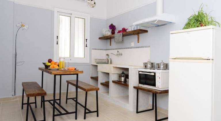 Serviced apartment with patio | Pets allowed — photo 2