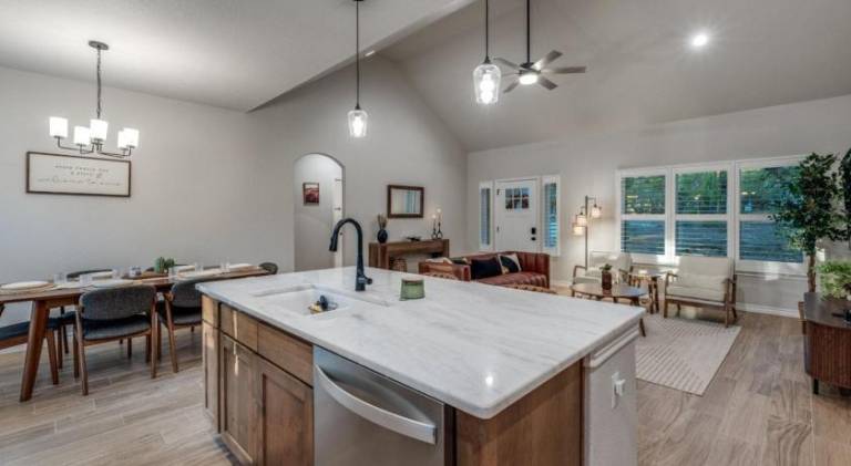 Hot Tub, Fire Pit, LUX Interior, Pet Friendly — photo 3