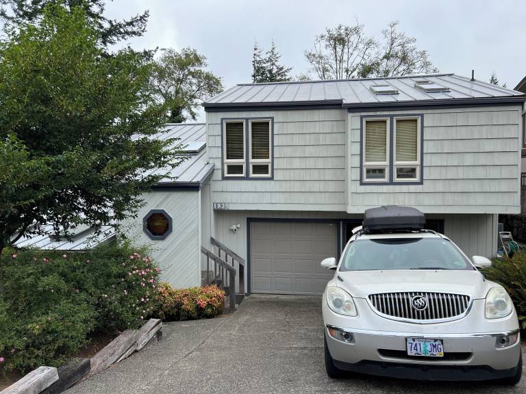 House Coos Bay