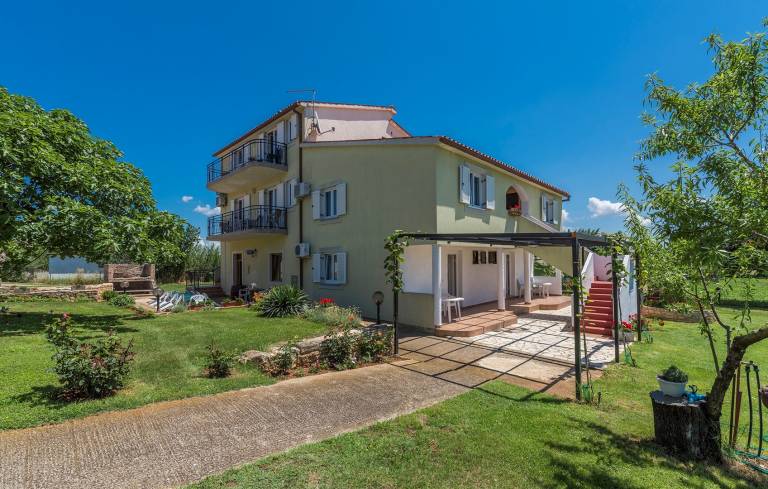 Lovely holiday apartment with garden, barbecue & terrace | Dogs allowed — photo 4