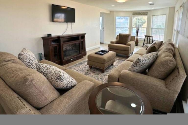 Family-oriented ample house with garden | Pets allowed in Houston, TX