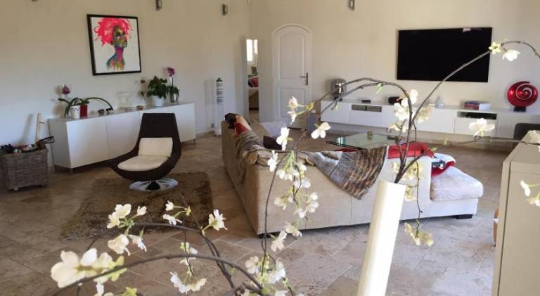 Propriete: 300 M² (25 M² d'annexe / Pool House) sur 5 ha boise a 10' d'Aix en Provence — photo 2
