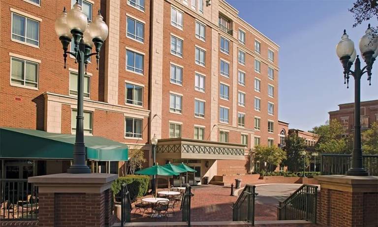 Condo  Alexandria