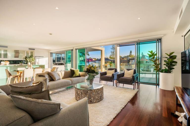 House Surfers Paradise