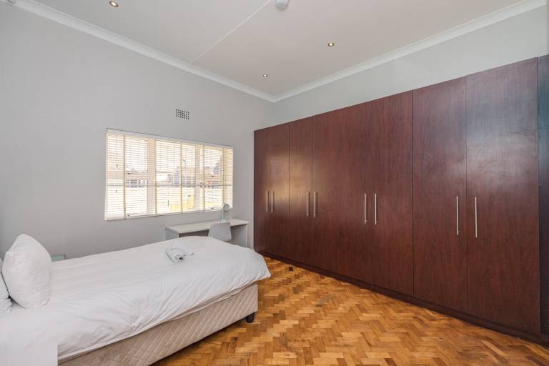 Contemporary 4 Bedroom Home