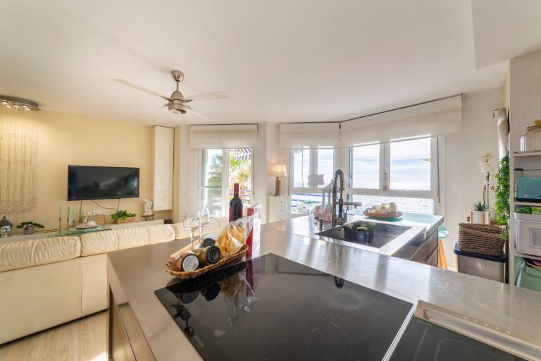 Apartment "Ocean Views, Paseo Marítimo" with Terrace and Wi-Fi — photo 2