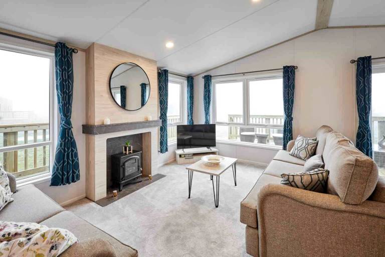 Luxury Lodge with Scenic Deck and Deer Views near Pickering in North Yorkshire — photo 3