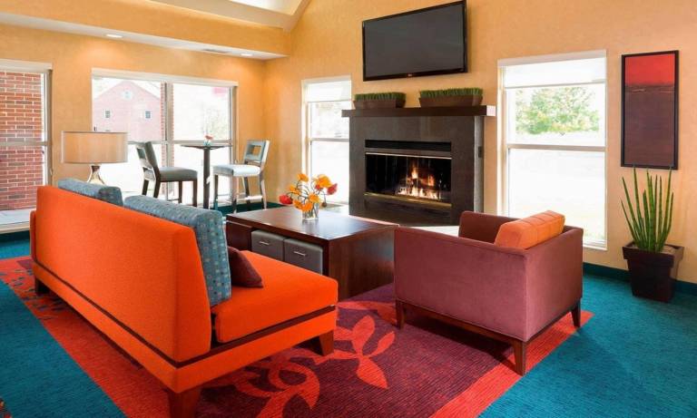 MainStay Suites Appleton Airport - Fox River Mall Area — photo 2
