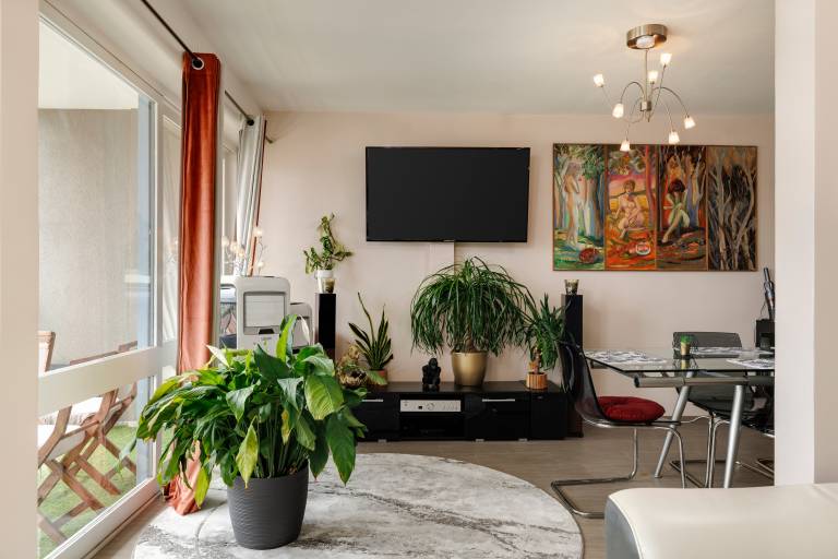 Apartment with yard & fast internet | Garden view — photo 4