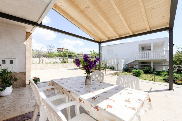 Holiday apartment with patio & BBQ | Sea view — photo 3