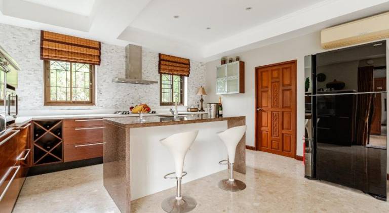 Luxury 4BR Villa with Pool & Ocean Views on Patong — photo 4