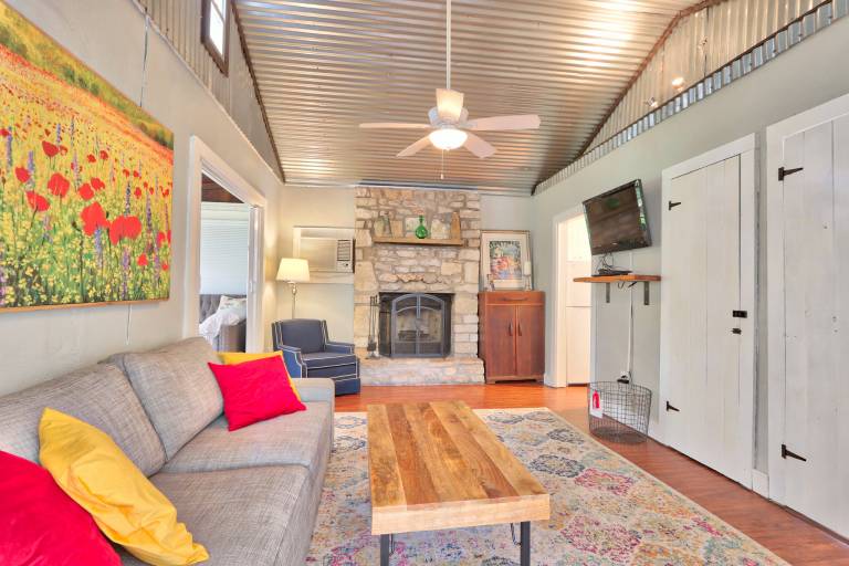 Creekside Cabins - The Getaway — photo 5