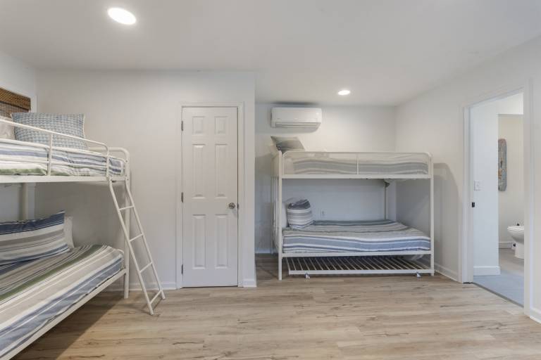 Perfect for Couples! 2 Blocks From Beach. Pet Friendly — photo 3