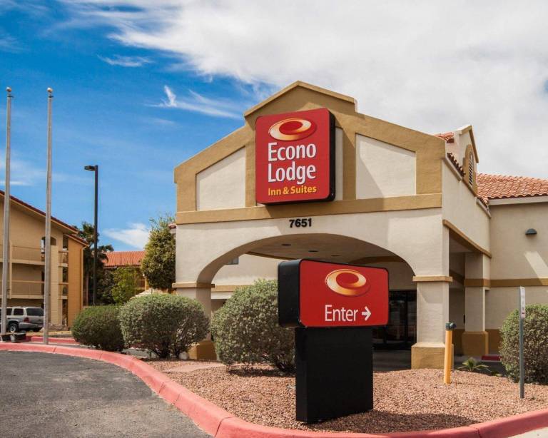 Econo Lodge Inn & Suites El Paso — photo 2