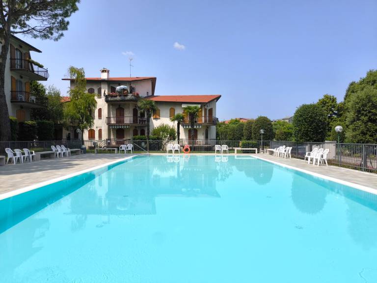 Apartment with yard & pool in Pozzolengo