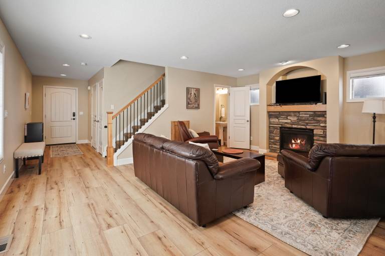 Ellie - Northwest Bend Convenient Location - Private Walled Deck — photo 3