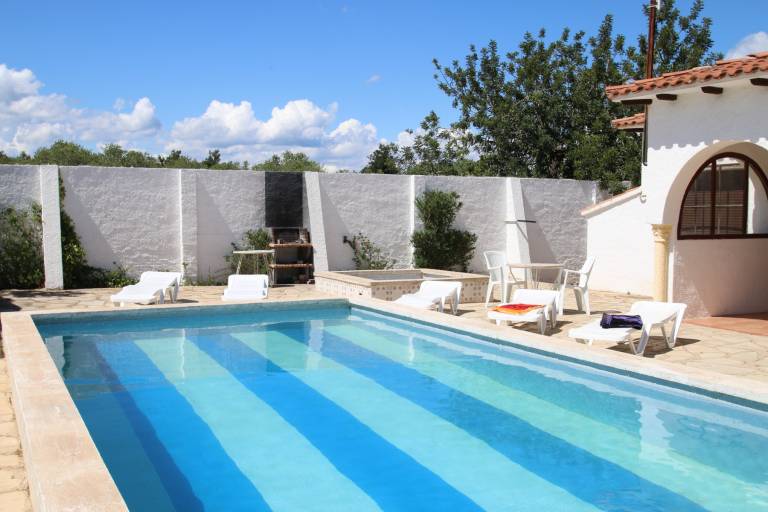 Villa with grill, private pool & terrace — photo 2