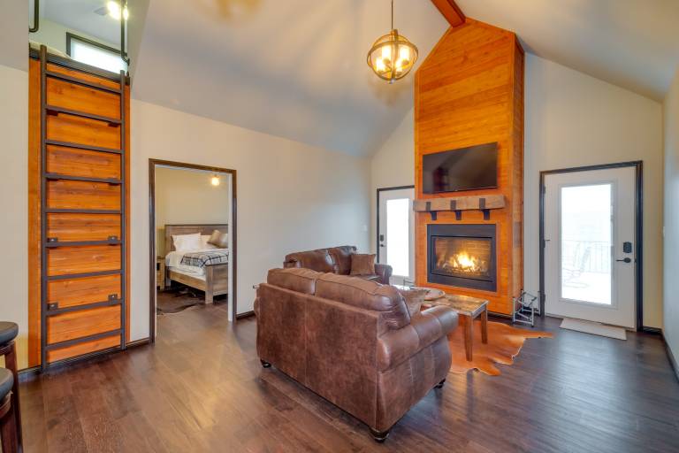 Tranquility Lake Getaway on 27 Acres! — photo 2