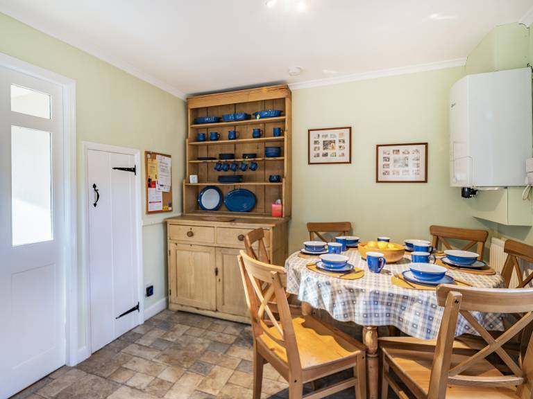 Cottage with terrace & yard — photo 3