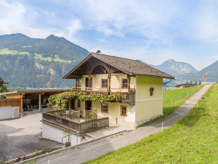 Tiroler Chalet mit Südterrasse