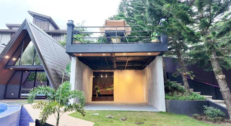 Villa with pool — photo 4