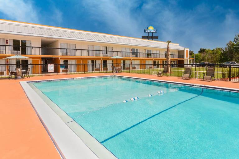 Days Inn by Wyndham Wildwood I-75 — photo 2