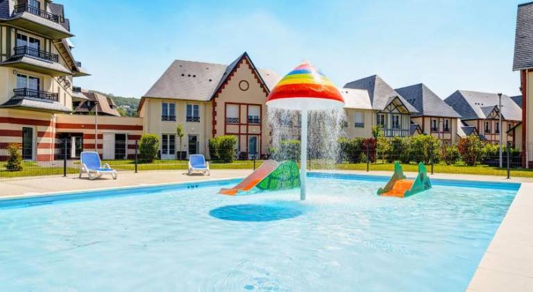 Serviced apartment with pool & sauna in Deauville