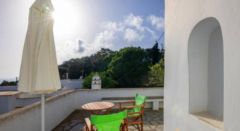 Villa with terrace — photo 4