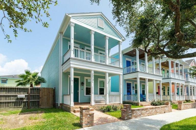 Vacation home with BBQ in Galveston, TX