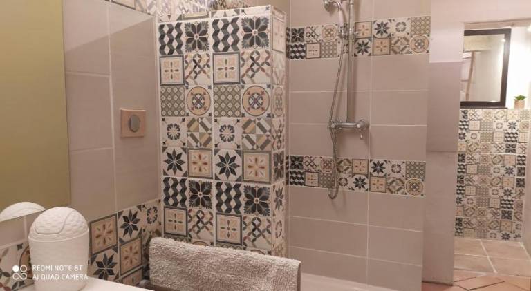 Chambres d'hotes independantes au rez-de-chaussee d'une maison provencale dont une avec cour interie — photo 4