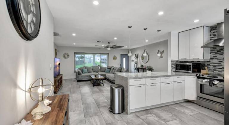 Tradewinds Ultimate Delray Beach Lifestyle 3BR2BA Home with Heated Pool — photo 3
