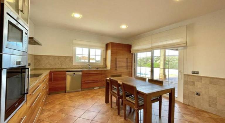 Villa with terrace, private pool & barbecue — photo 4