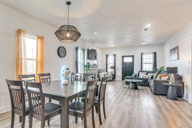 Backyard Movie Nights! Galveston Beach Retreat in Galveston, TX