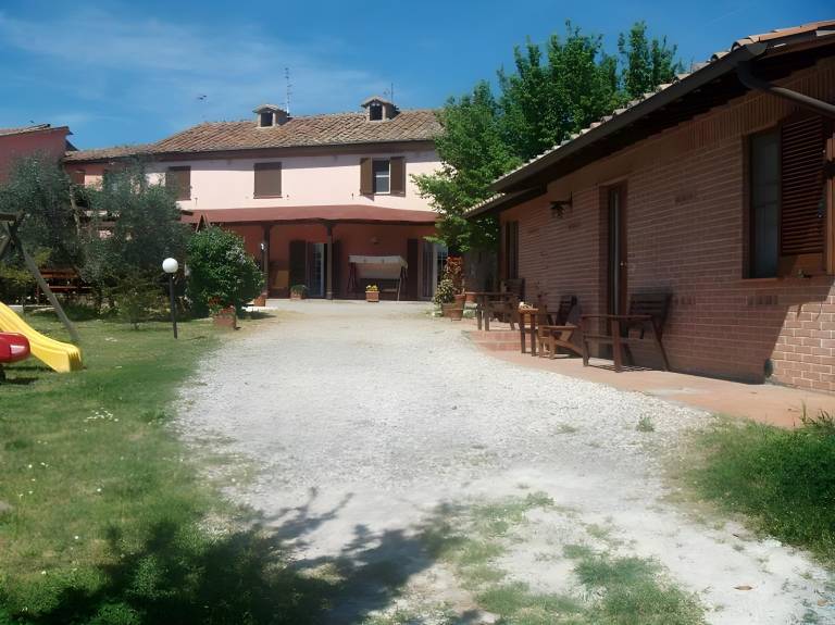 Farm with grill, garden & pool in Castiglione del Lago