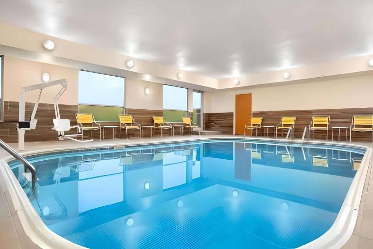 Dubuque Inn and Suites — photo 2