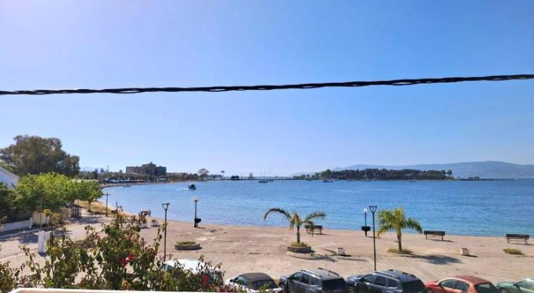Apartment with garden & patio in Eretria