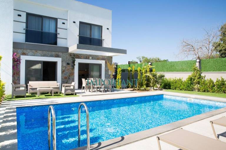 Villa with yard, patio & private pool — photo 2