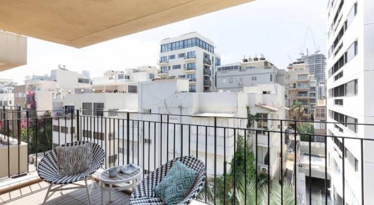 Luxurious Family Retreat 200m to the Beach — photo 4