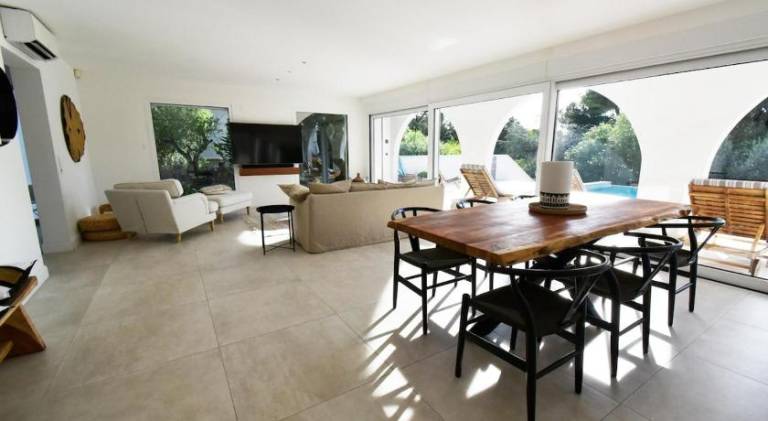 Villa with private pool, garden & BBQ | Perfect for remote work — photo 3