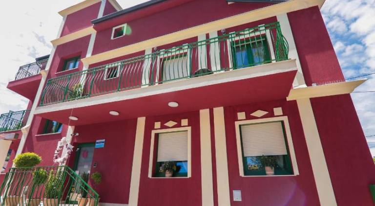 Serviced apartment with garden & terrace in Ljubljana