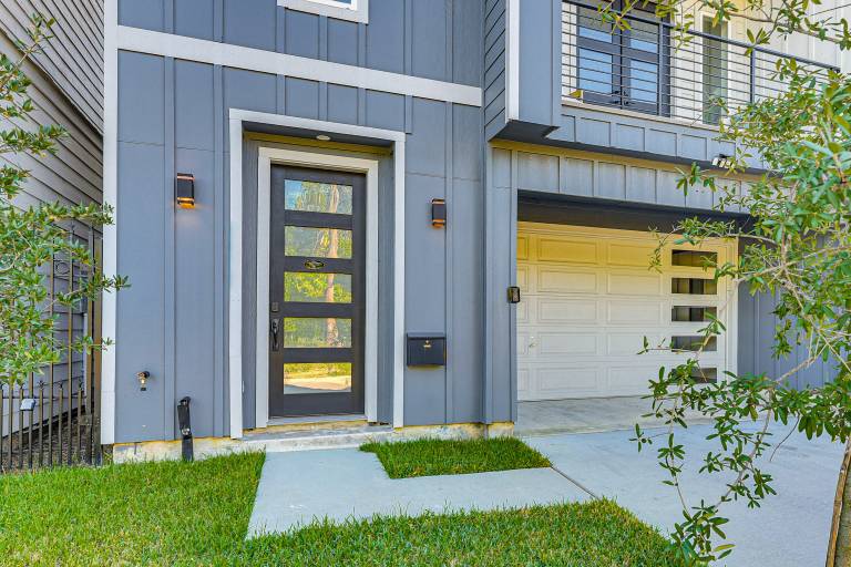 2 Mi to Dtwn Houston Pet Friendly Gem w Balcony