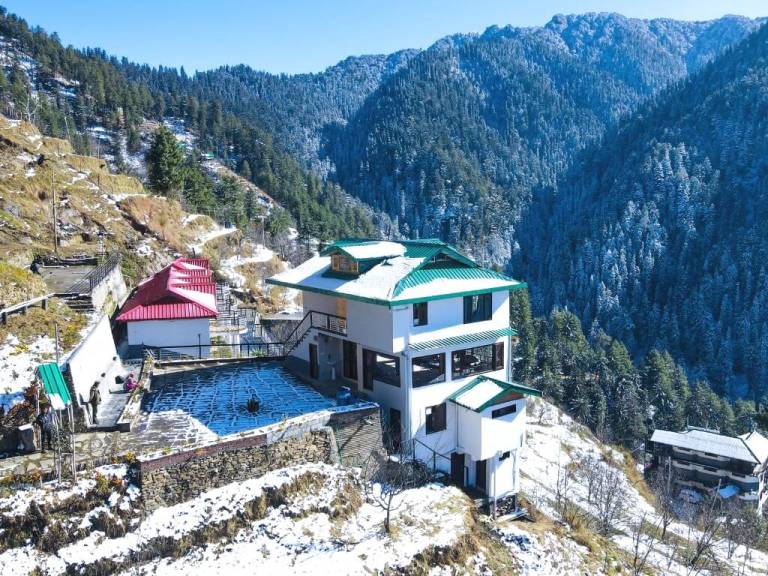 Villa with yard | Water view in Shimla
