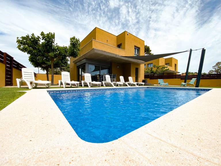 Villa with garden, patio & private pool — photo 5