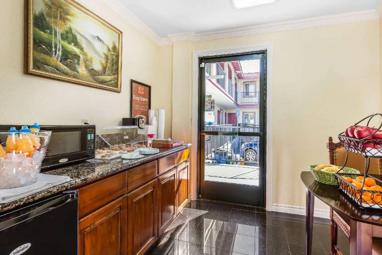 Econo Lodge Long Beach I 405