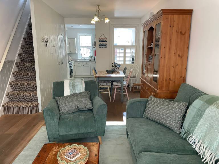 Family-oriented cottage with yard | Beach view | Close to the beach | Pets allowed — photo 5