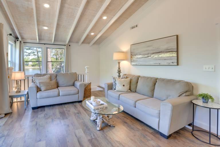 Private Hot Tub: Stunning Logan Martin Lake Home — photo 5