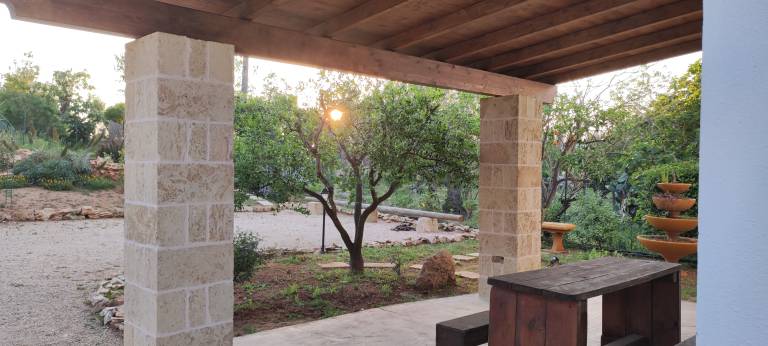 Villa with barbeque, hot tub & yard — photo 4