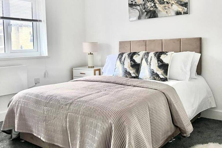 2 Bed apartment Sleeps 3 Smart Tv Private garden