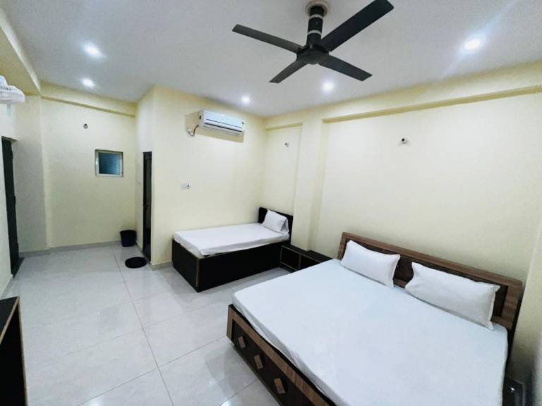 Goroomgo Kashi Residency Varanasi - Near Assi Ghat — photo 3